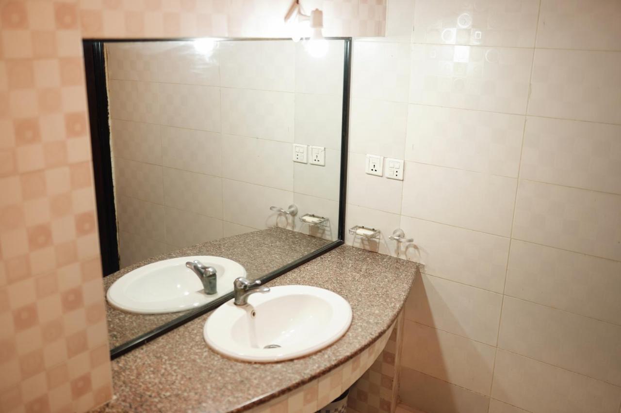 Diamond Lodge Karachi Esterno foto